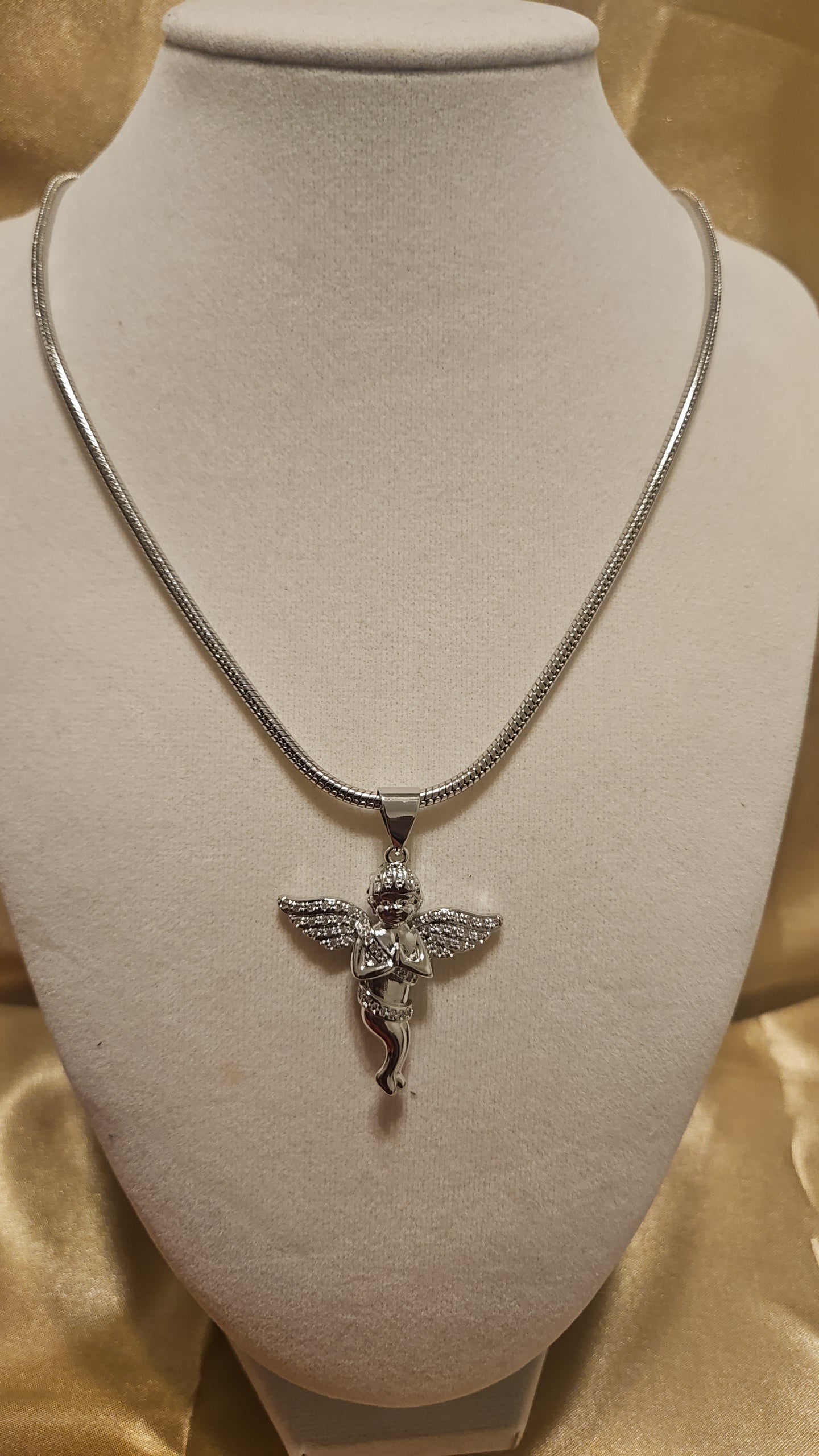 Silver plated chain with pendant angel