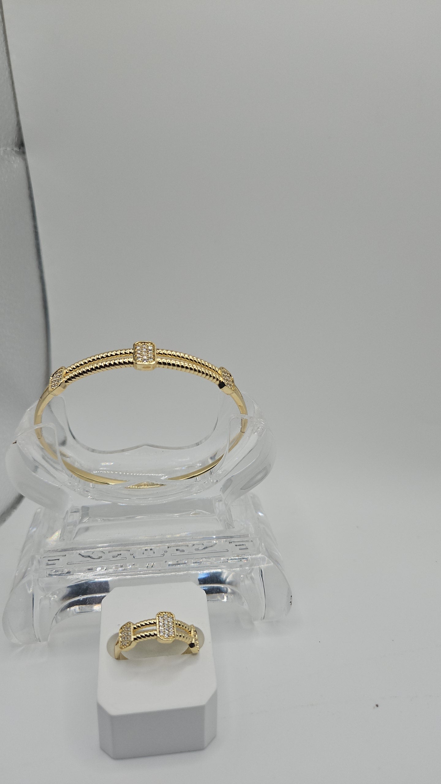 Sets bangles with ring