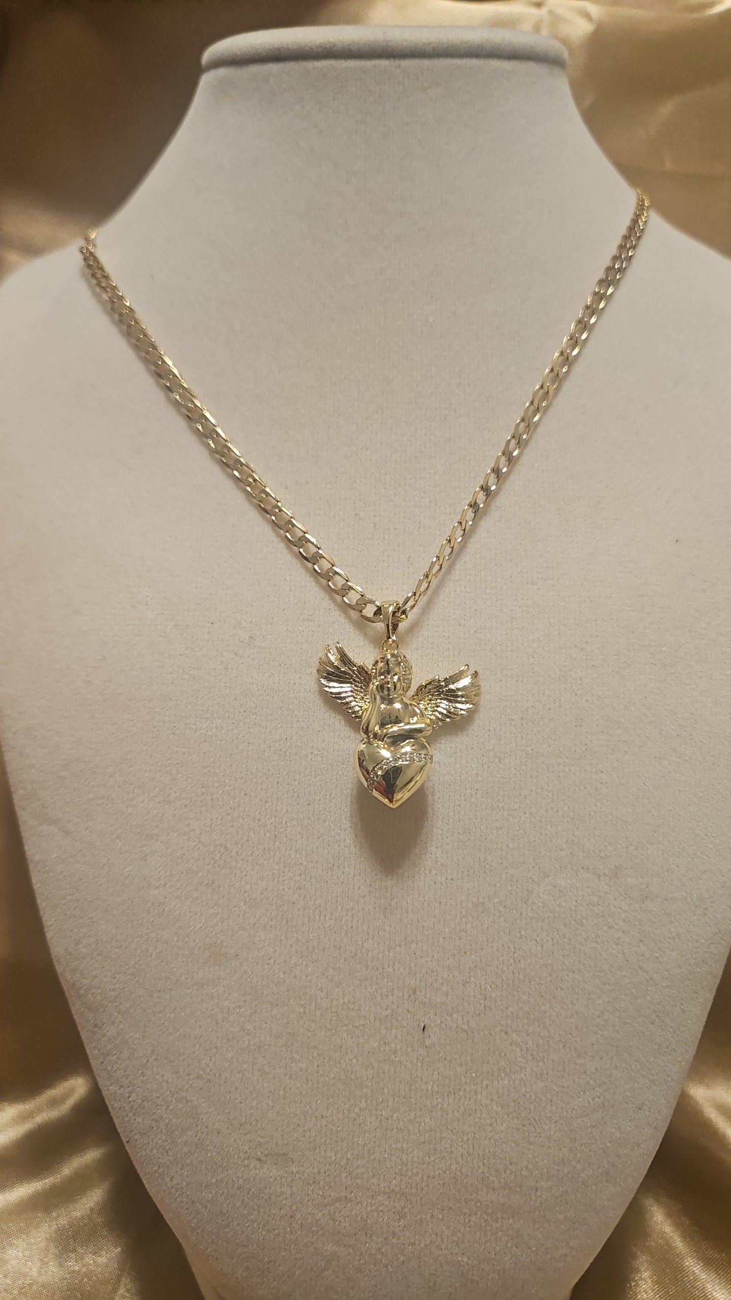 Cuban chain with heart angel