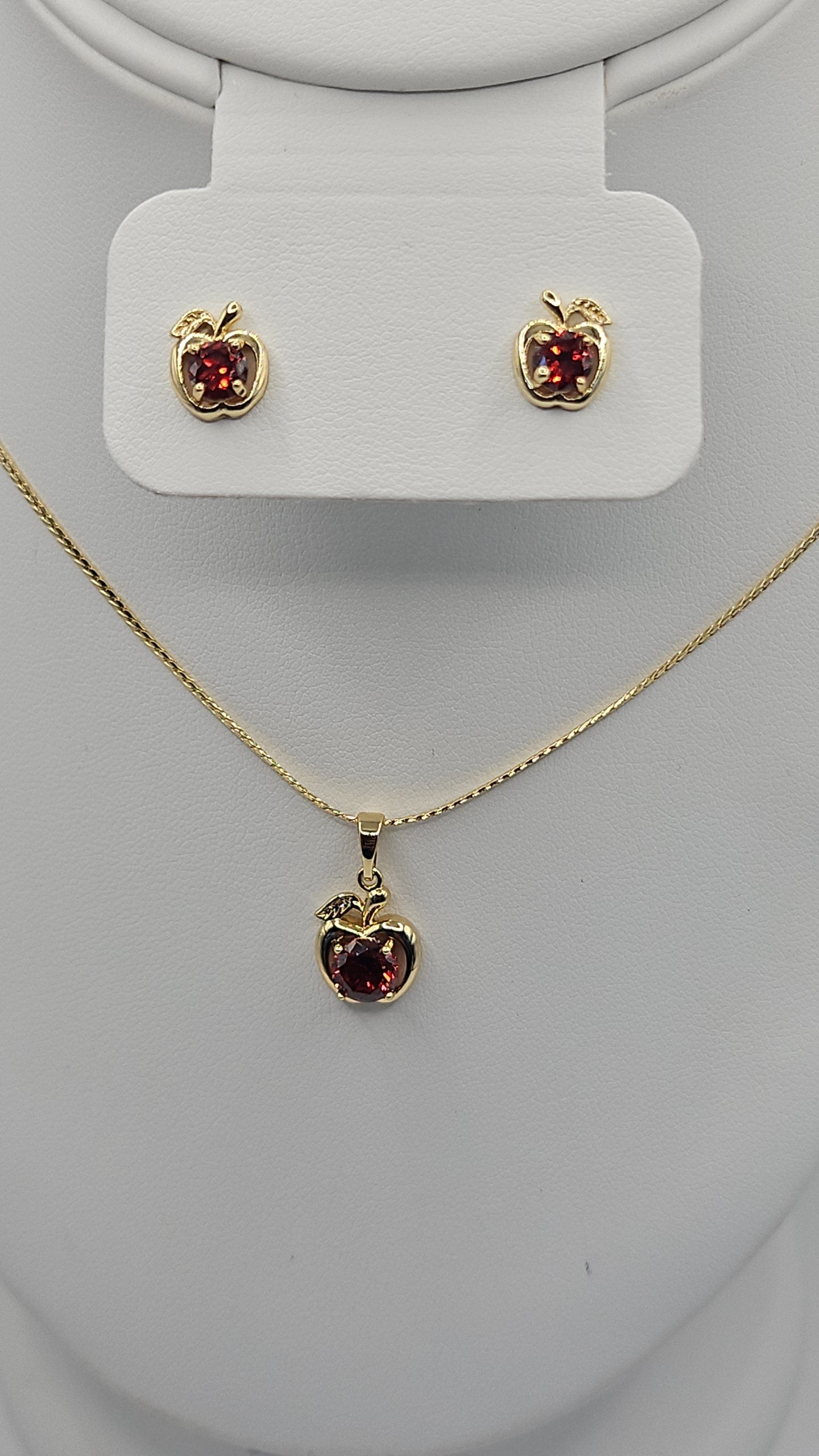 Red apple sets kids litter girl