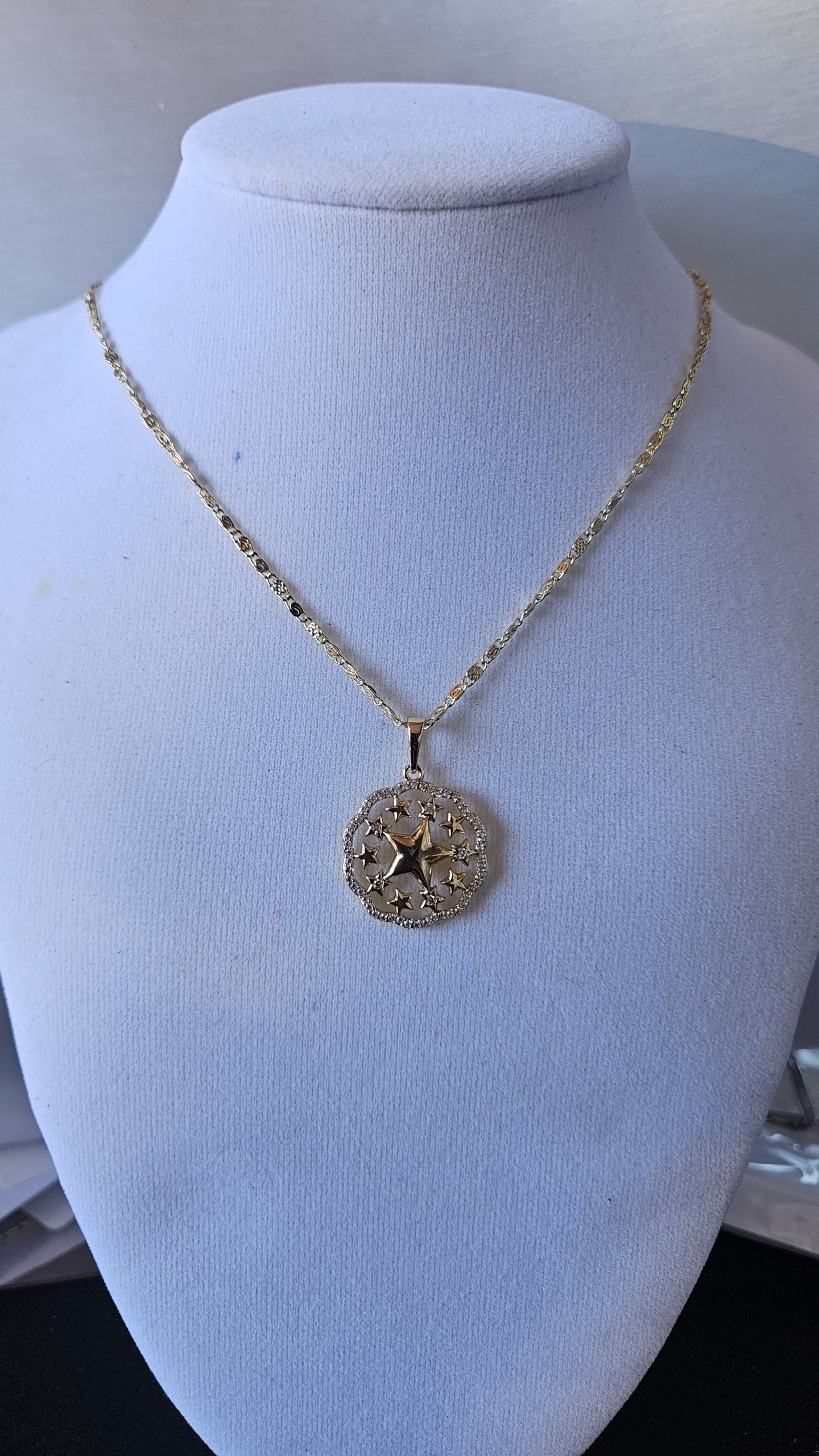 Star pendant with chain