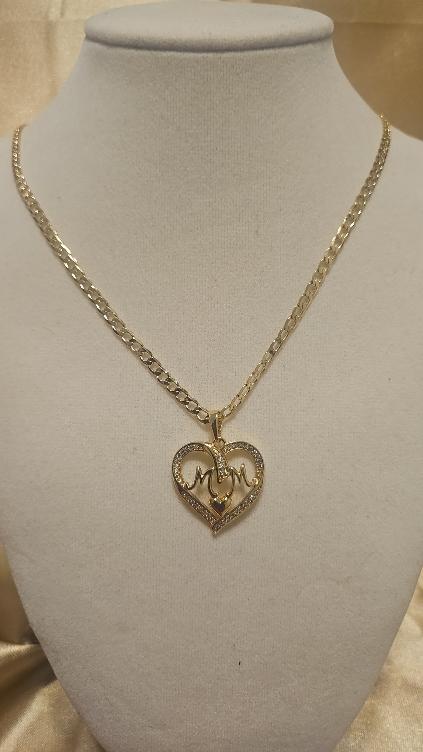 Cuban chain with pendant mom