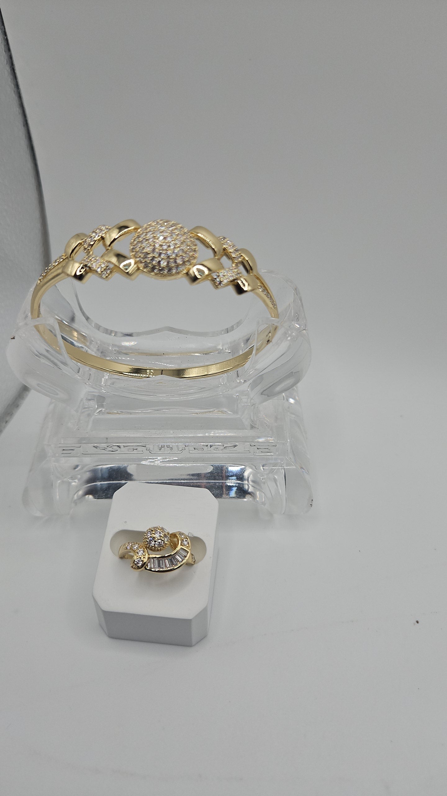 Bangles sets with ring