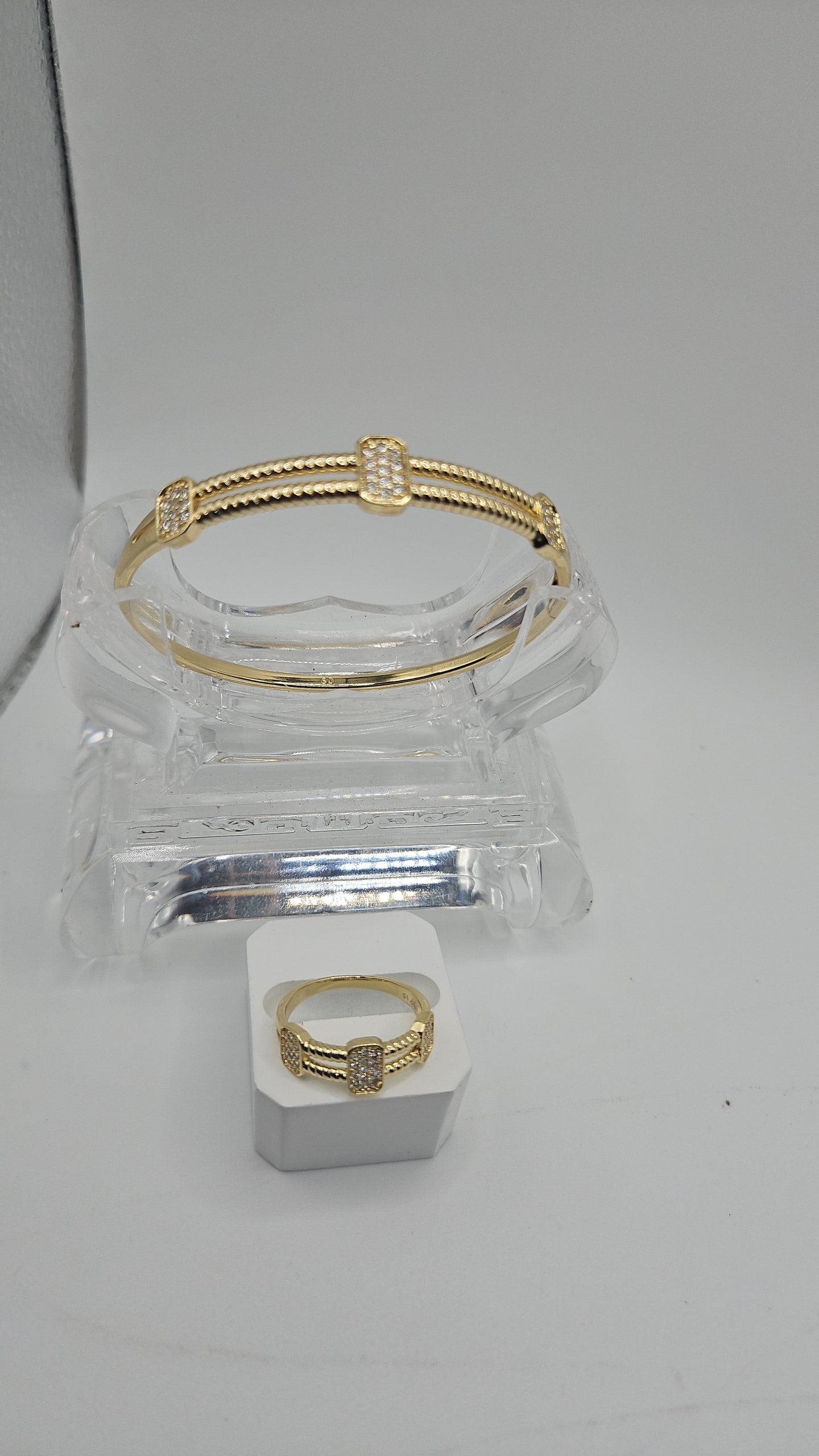Sets bangles with ring
